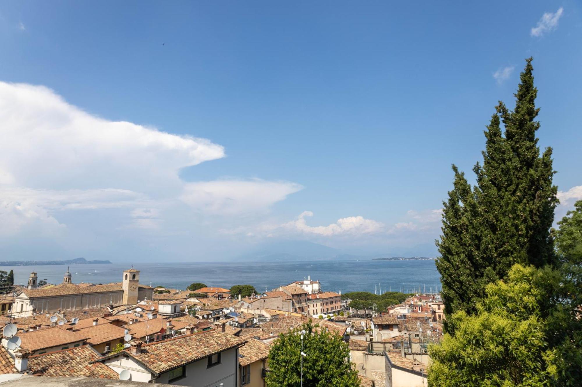 Haus Martina Apartment Desenzano del Garda Ngoại thất bức ảnh